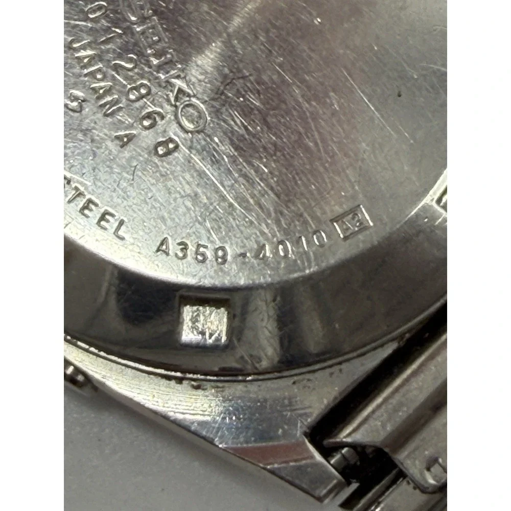 Seiko A359-4010 New Battery Digital LCD Mens Watch 34MM 7.75